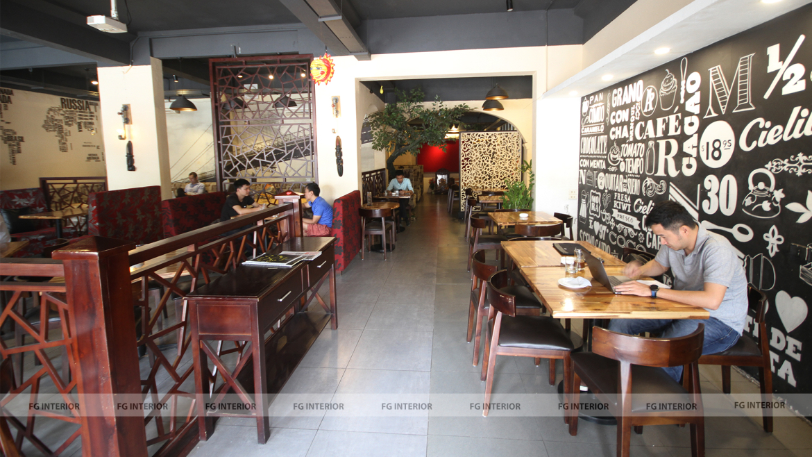 Holla cafe - Thong thả thưởng thức cafe và ngắm cảnh phố phường nhộn nhịp