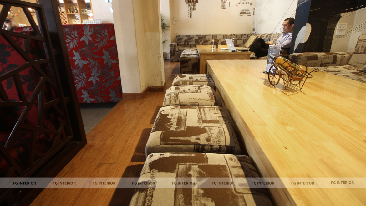 Holla cafe - Thong thả thưởng thức cafe và ngắm cảnh phố phường nhộn nhịp