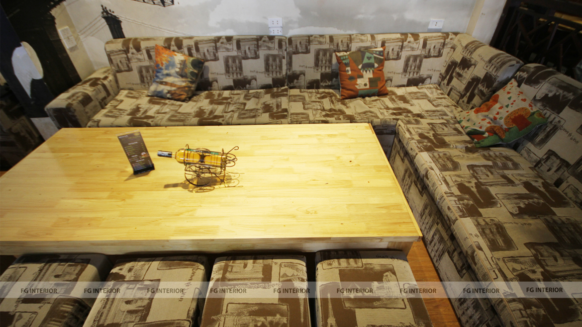 Holla cafe - Thong thả thưởng thức cafe và ngắm cảnh phố phường nhộn nhịp