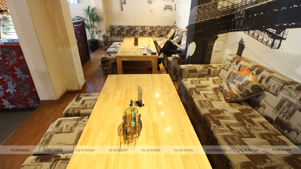 Holla cafe - Thong thả thưởng thức cafe và ngắm cảnh phố phường nhộn nhịp