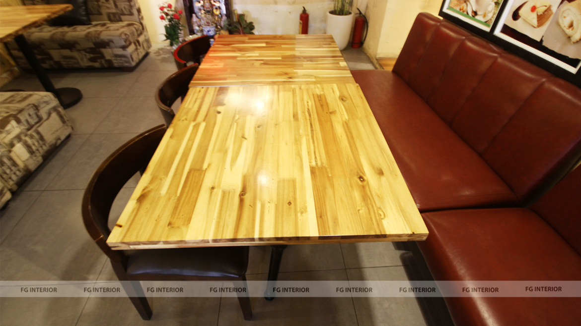 Holla cafe - Thong thả thưởng thức cafe và ngắm cảnh phố phường nhộn nhịp