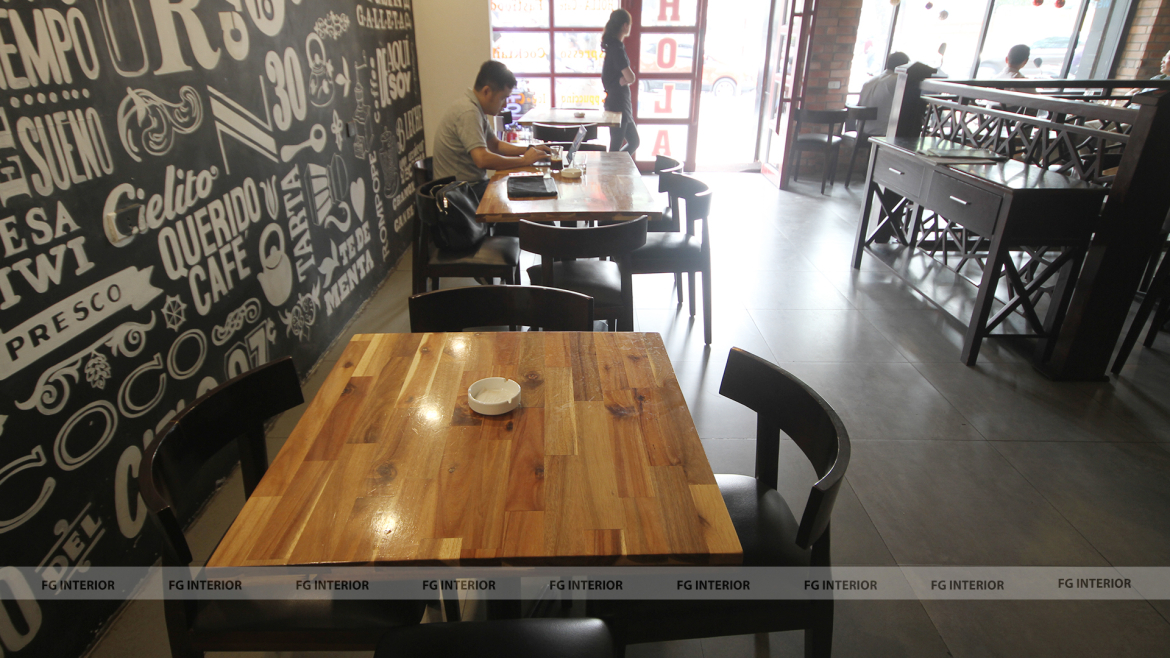 Holla cafe - Thong thả thưởng thức cafe và ngắm cảnh phố phường nhộn nhịp