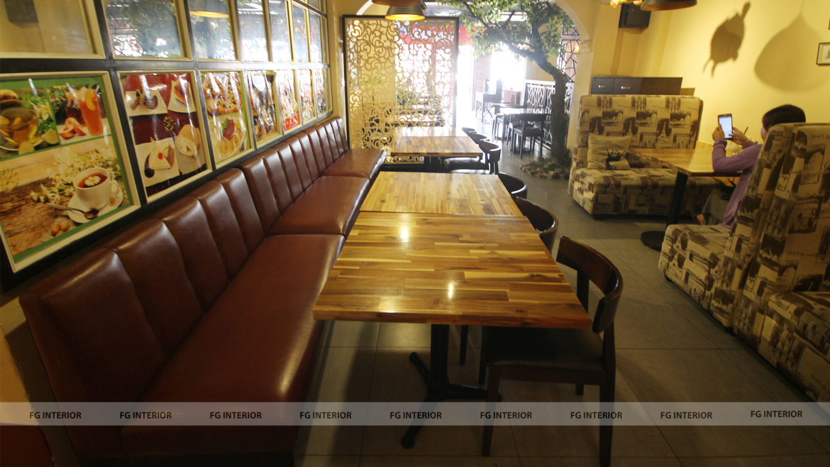 Holla cafe - Thong thả thưởng thức cafe và ngắm cảnh phố phường nhộn nhịp