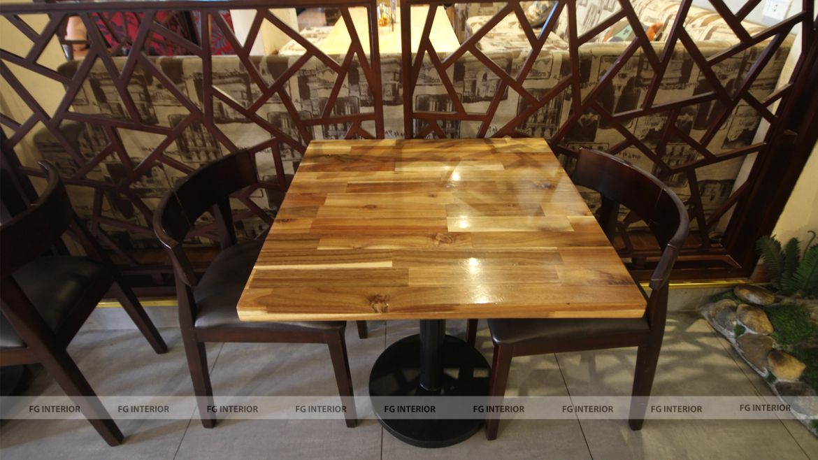 Holla cafe - Thong thả thưởng thức cafe và ngắm cảnh phố phường nhộn nhịp